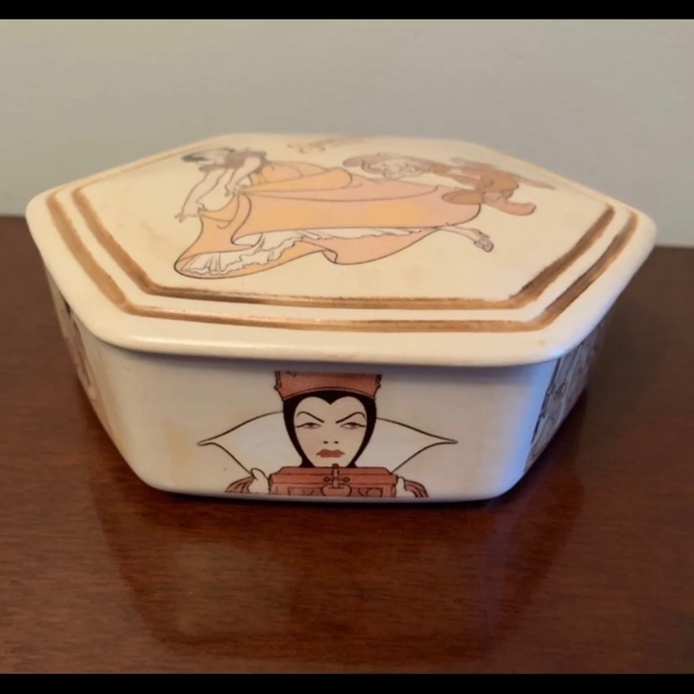Disney Snow White Exclusive Trinket Jewelry Box